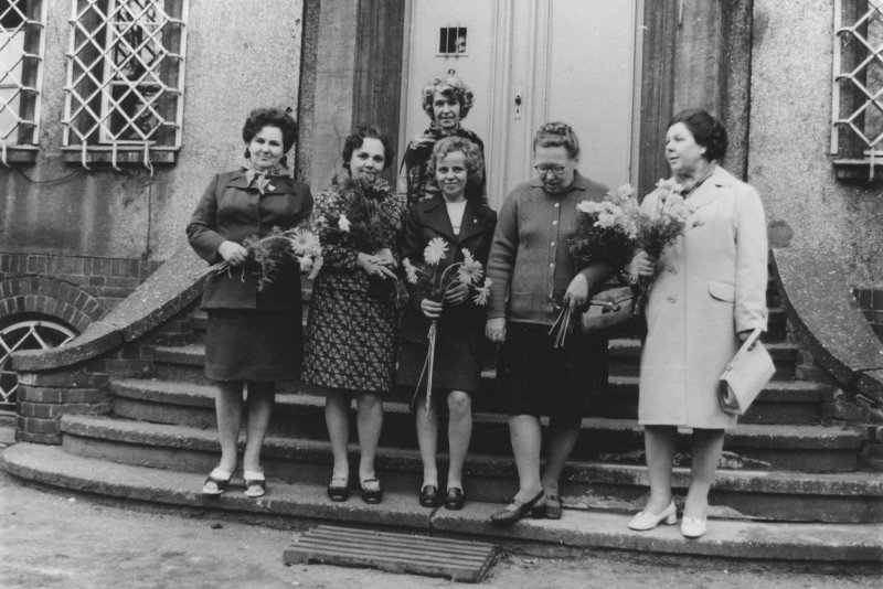 Liste Der Ehemaligen Stasi Mitarbeiter Hauptamtliche Stasi-Mitarbeiterinnen | Deutschland Archiv | bpb.de