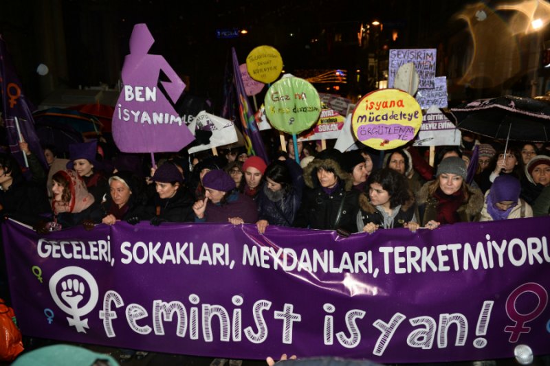 Kopftuch in der Türkei: Wie der Stoff das Land spaltet - Politik -  Tagesspiegel