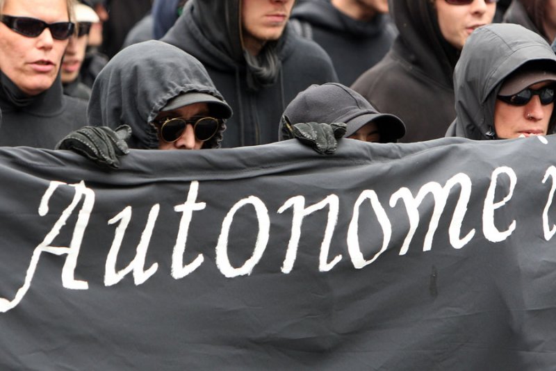 Die Autonomen zwischen Anarchie und Bewegung, Gewaltfixiertheit