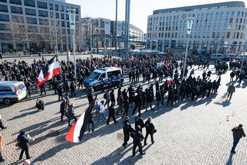Wiesbaden zeigt Flagge gegen durch und durch extrem rechte Partei