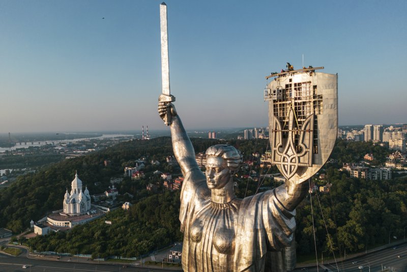 Nation Building am Dnipro Geschichte im Fluss. Flüsse als europäische