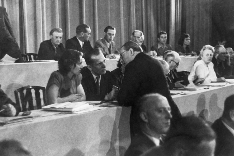 VERFASSUNG DER DDR visual data 5