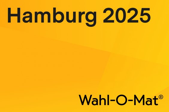 WOM Hamburg 2025 Farbgrafik: Gelber Hintergrund. Oben links steht der schwarze Schriftzug Hamburg 2025 fast über die gesamte Bildbreite. Unten rechts steht der schwarze Schriftzug Wahl-O-Mat®.