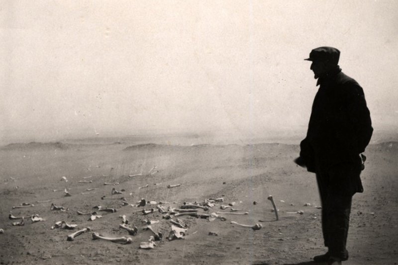 Aghet und Holocaust | Aghet – Genozid an den Armeniern | bpb.de