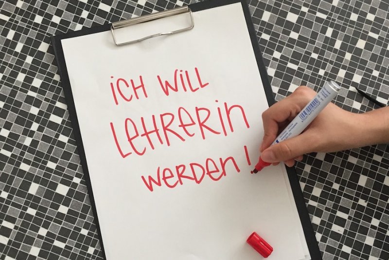 Referendariat mit Stift und Papier | Lehrende der Zukunft | bpb.de