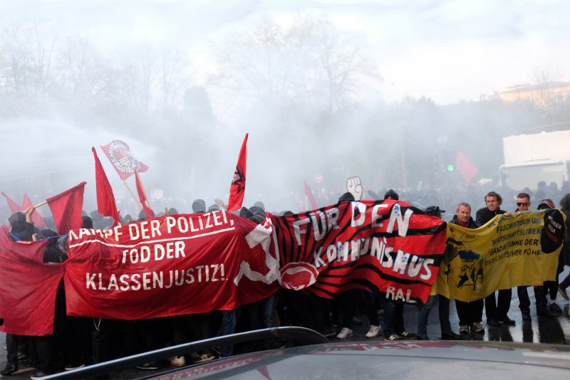 Was Ist Linksextremismus Einfach Erklärt Repräsentation des Linksextremismus in öffentlichem Diskurs und