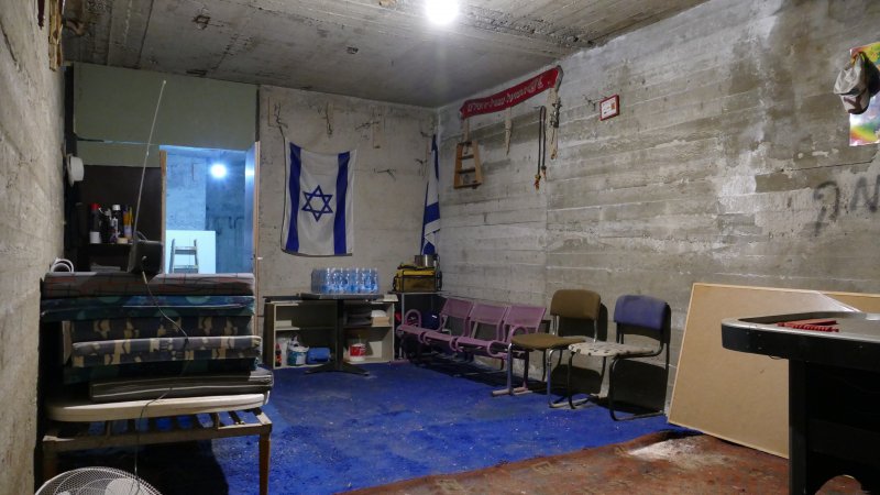 Im Notfall – Scheibe einschlagen, Das gesamte Bild - Israel