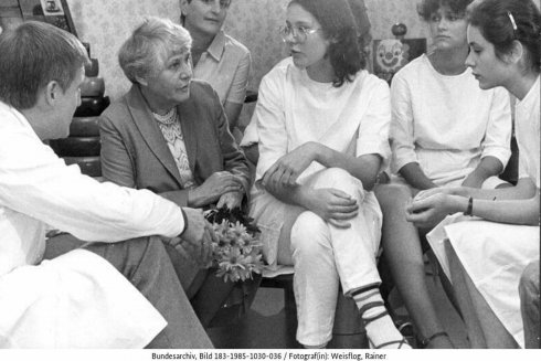 Das Kind nicht mit dem Bade ausschtten | Deutschland Archiv | bpb.de
