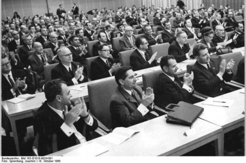 洋書 Die Kultur der 60er Jahre Die Kultur der 60er Jahre von Werner Faulstich | ISBN 978-3-7705