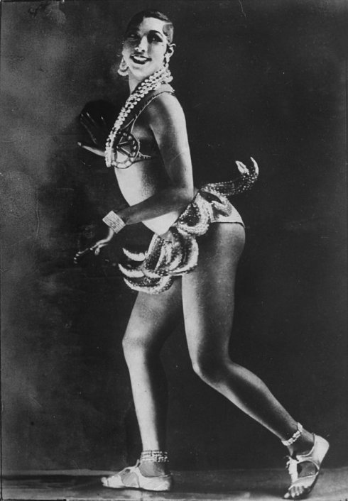 Joséphine Baker im berühmten Bananenröckchen in der Pariser Revue La Folie Du Jour, Folies-Bergère, 1926.