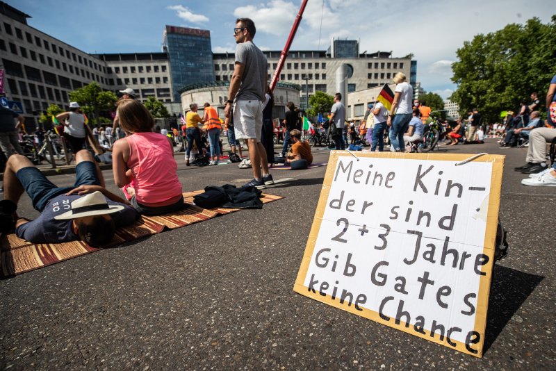 Das Coronavirus und Verschwrungstheorien | Politik aktuell. Blick hinter  Nachrichten | bpb.de
