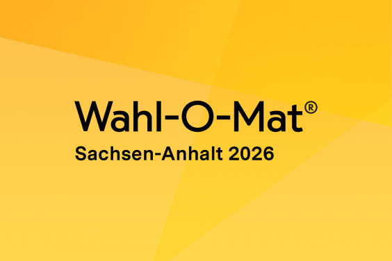 Schriftzug "Wahl-O-Mat Sachsen-Anhalt 2026" auf orangefarbenem Hintergrund.