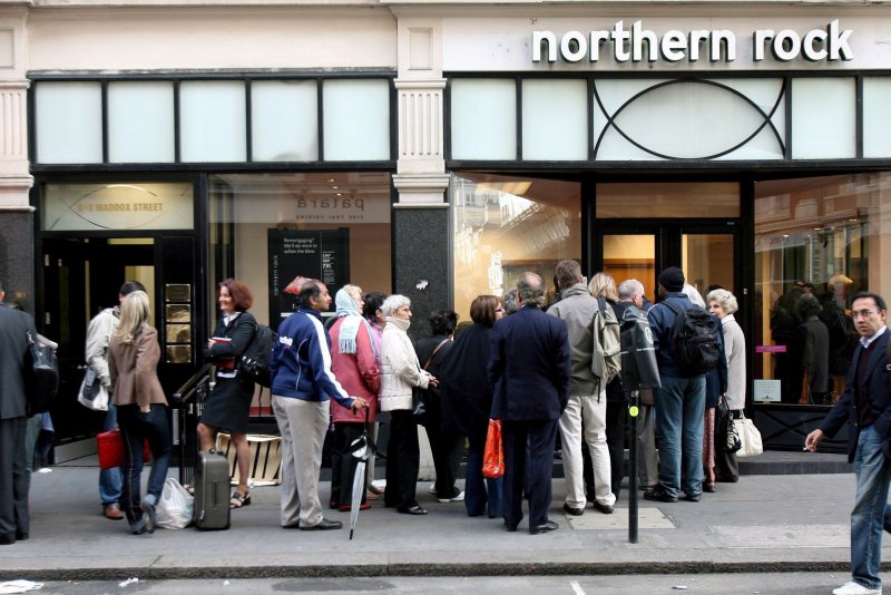 Vor zehn Jahren: Finanzkrise erreicht Europa | Hintergrund aktuell | bpb.de