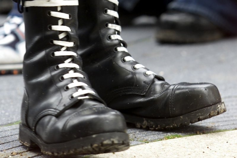 springerstiefel farbe schnürsenkel