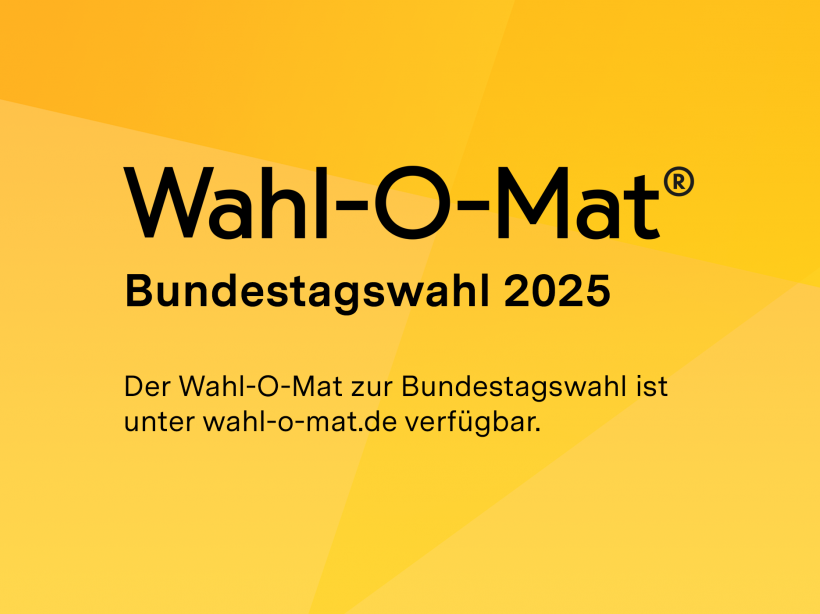 Schwarze Schrift auf orangefarbenem Hintergrund.